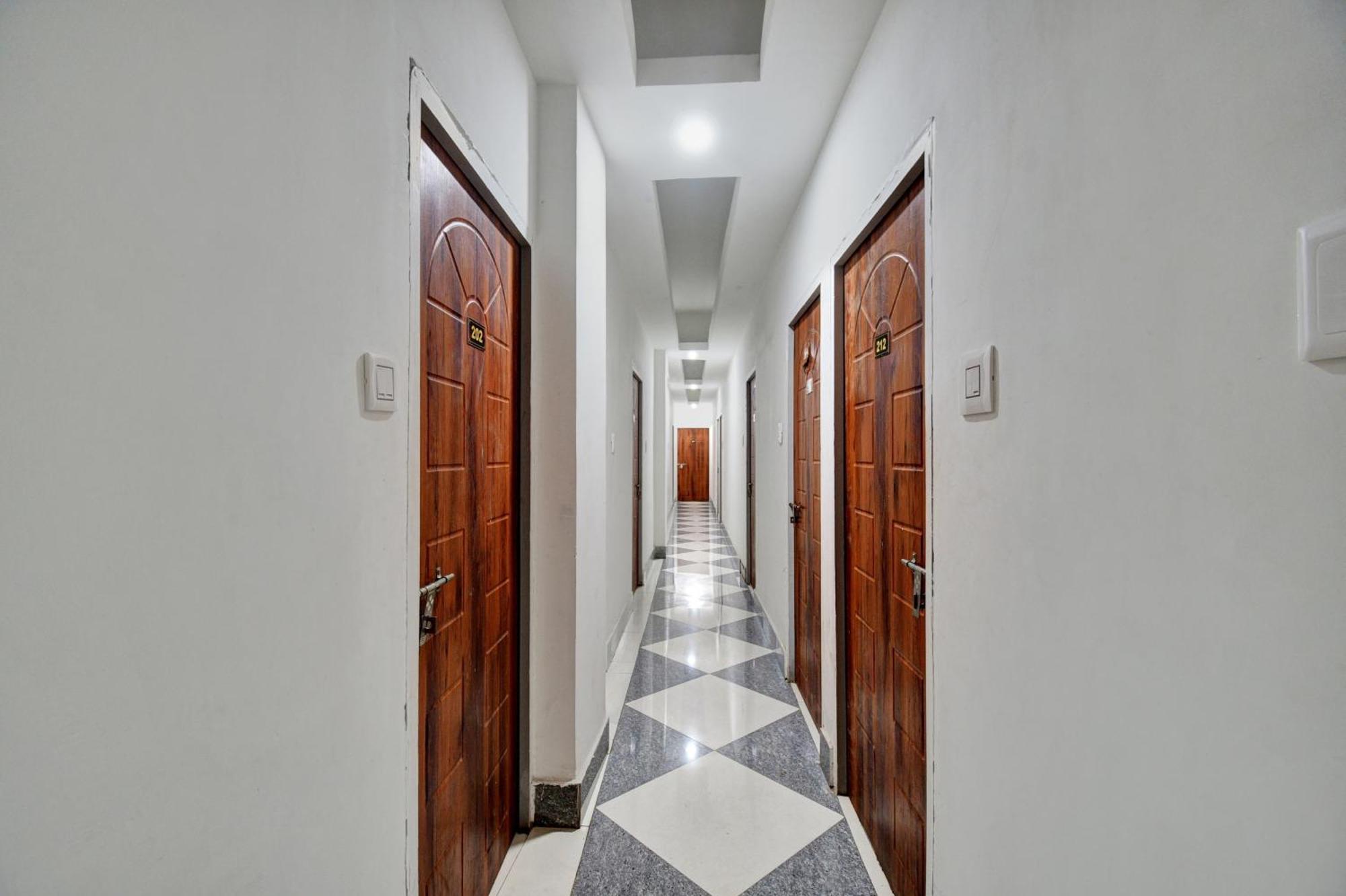 Super Hotel O Royal Empire Calcutta  Esterno foto